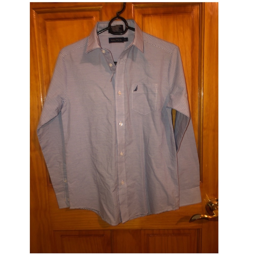 🎠 Boys Nautica button up shirt